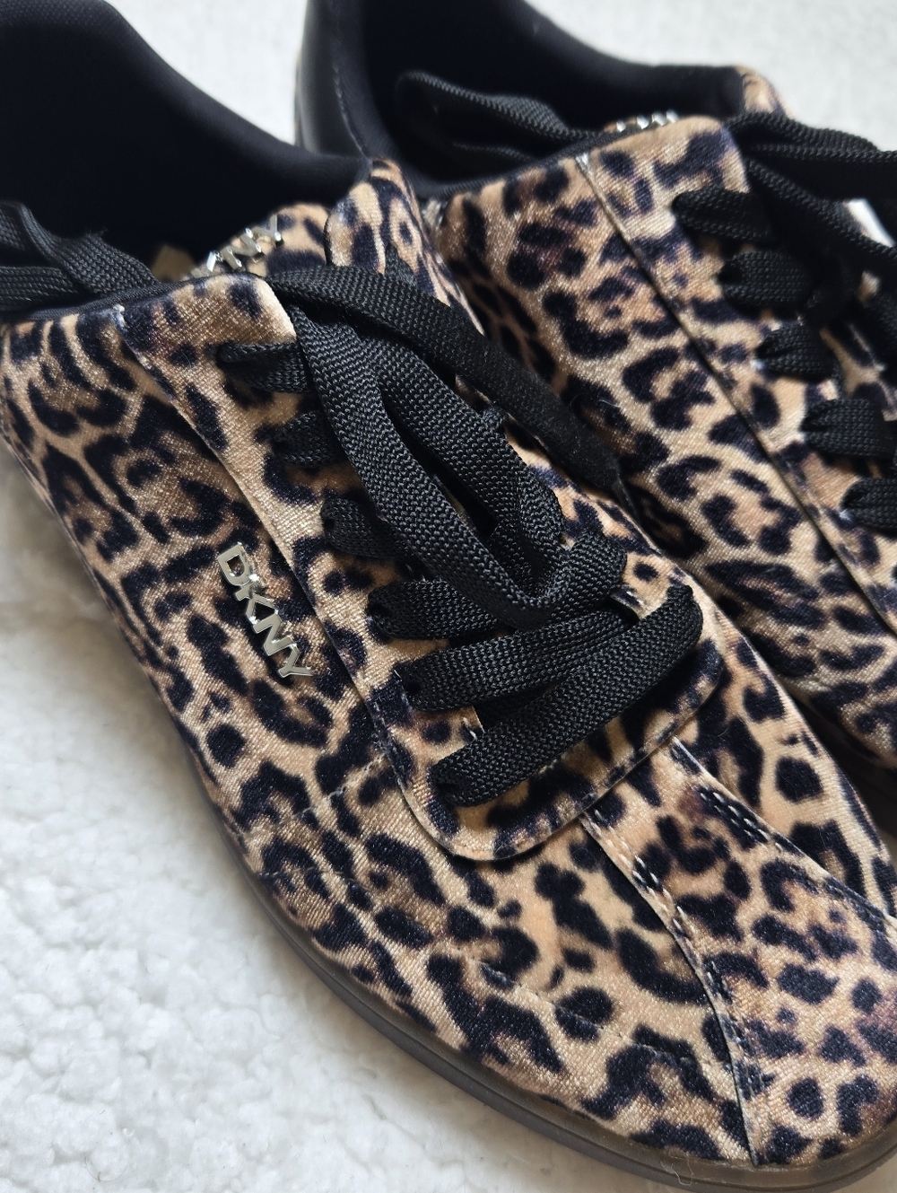 DKNY Leopard Print Sneakers Black Accents Athletic Shoes Sz 8.5 EUC - Picture 3 of 7